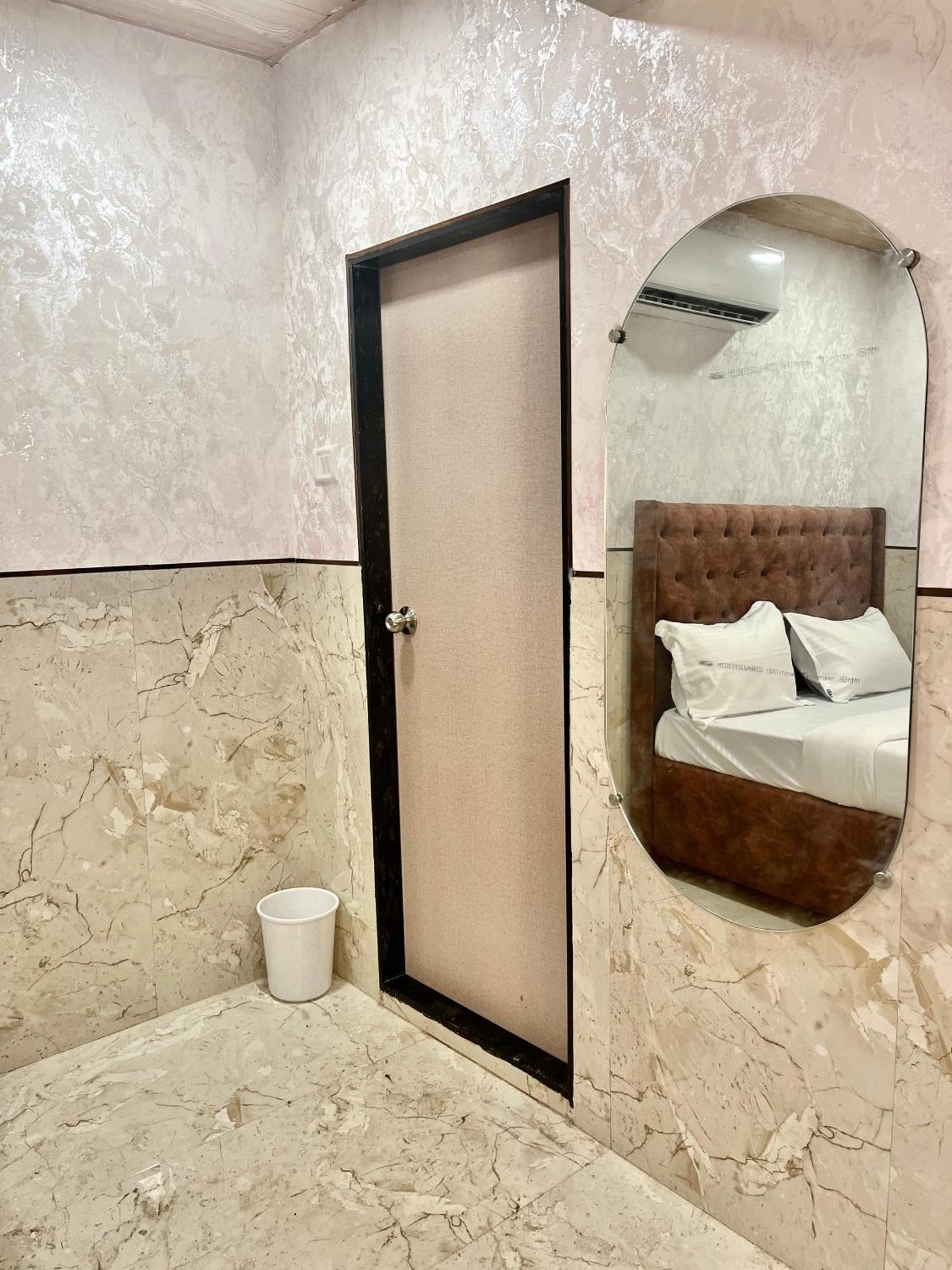 Hotel Newyork By Stayzy Rooms Bombay Eksteriør billede