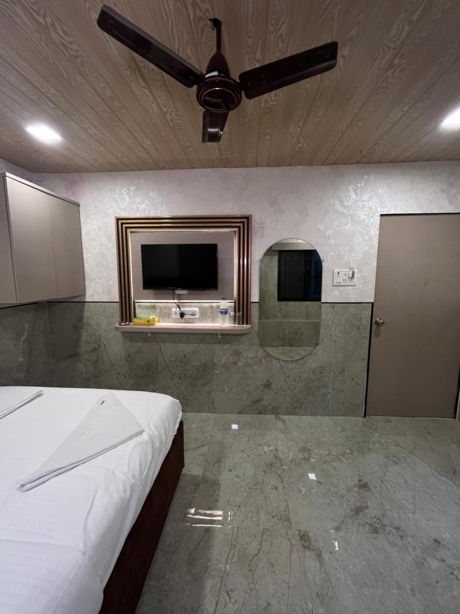 Hotel Newyork By Stayzy Rooms Bombay Eksteriør billede